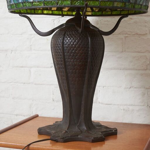 【発送の場合は即購入不可】 ステンドグラス ティファニーランプ 花模様 テーブルランプ アールヌーヴォー 様式 スタンドライト 照明 ガラス 店舗什器 工芸品 97505