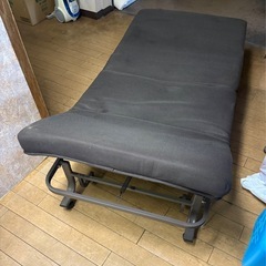 折りたたみベッドの画像