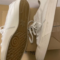 adidas スニーカーの画像