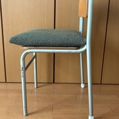 小学校の椅子➕無印のクッションセットの画像