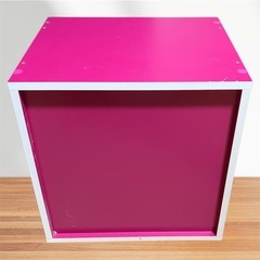 テーブルとボックス2点セットの画像