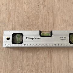 【ジャンク】新潟精機 水平器 26cm マグネット付の画像