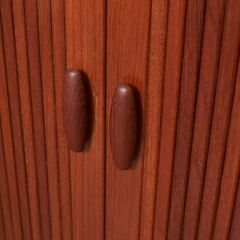 【発送の場合は即購入不可】 北欧 デンマーク Dyrlund チーク コーナーキャビネット ヴィンテージ 木製 蛇腹扉 ブックシェルフ 飾り棚 デューロン デュランド 95965の画像