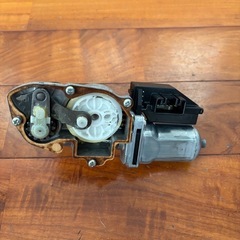 ハイエース純正リヤワイパーモーターの画像