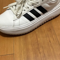 adidas　24cmの画像