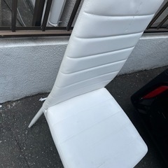 ホワイトの椅子の画像