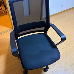 FDW オフィスチェア デスクチェア 疲れない 椅子 メッシュ 通気性 ロッキング機能 座面昇降 腰サポート 人間工学設計 360度回転 アームレスト付き キャスター付き パソコンチェア テレワーク 高さ調整可能 デスクワーク 在宅勤務 事務用 勉強 イス ブラックの画像