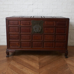 【発送の場合は即購入不可】 中国 アンティーク スタイル 長持 センターテーブル キャビネット コッファー バンダジ 木箱 収納箱 天然木 李朝家具 木製 時代 80776の画像