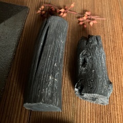 置物　皿、炭2個、石、造花　和風　消臭　インテリアの画像