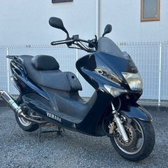 【※期間限定】現状格安放出！（走る/曲がる/止まる確認）タイヤ空気圧＆ブレーキ調整／“コマジェ”の車格×細身ボディ♪ヨシムラマフラーの上品サウンドが気持ちいい！ヤマハ マジェスティ125（MAJESTY 125）／ビッグスクーター 5CAの画像