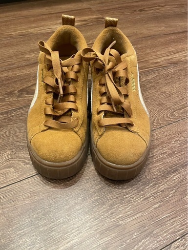PUMA 茶色厚底スニーカー