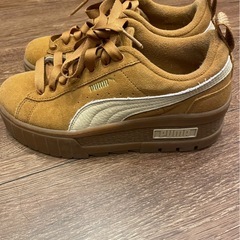 PUMA 茶色厚底スニーカー  の画像