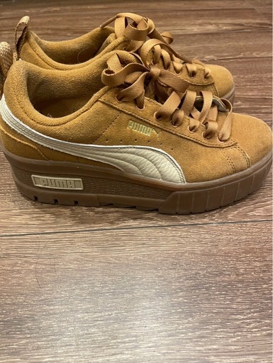 PUMA 茶色厚底スニーカー