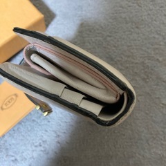 TODS コンパクトミニ二つ折り財布の画像