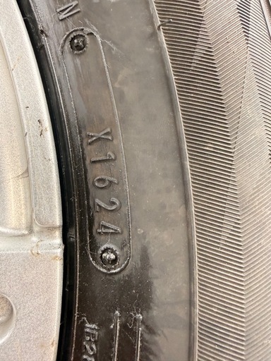24年製 DUNLOP スタッドレスタイヤ 195/65R15 バリ溝❗️ナット付 24年製 DUNLOP スタッドレスタイヤ 195/65R15 バリ溝❗️ナット付