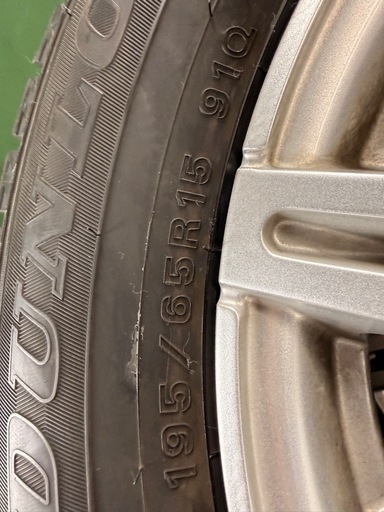 24年製 DUNLOP スタッドレスタイヤ 195/65R15 バリ溝❗️ナット付
