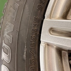 24年製 DUNLOP スタッドレスタイヤ 195/65R15 バリ溝❗️ナット付の画像
