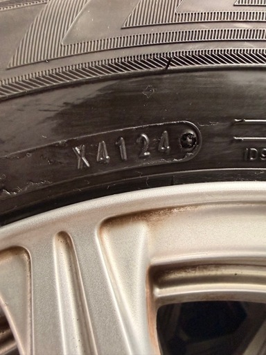 24年製 DUNLOP スタッドレスタイヤ 195/65R15 バリ溝❗️ナット付