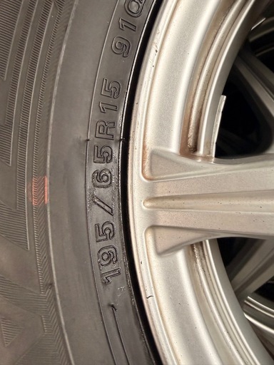 24年製 DUNLOP スタッドレスタイヤ 195/65R15 バリ溝❗️ナット付