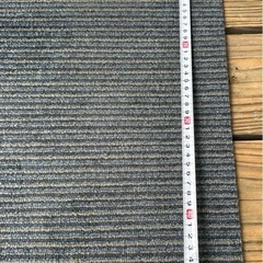【つくば駅近く】中古50cm角タイルカーペット売ります 青?藍色? 1〜20枚くらいの画像