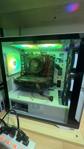 自作ゲーミングPC と 24インチ モニター