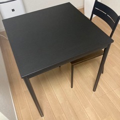 テーブル、イスの画像
