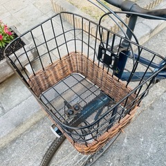 『ＳＡＬＥ　３０％』　ママチャリ　２６インチ　6変速　自動ライト　カゴ　付き　美品　配達可能の画像