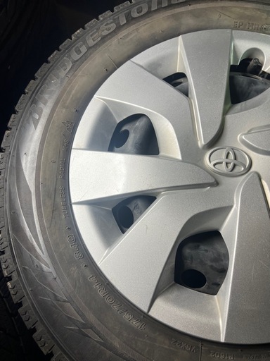 175/70r14 スタッドレスタイヤ bridgestone VRX 34週21年製と純正トヨタホイール4本セット