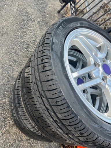 軽自動車のアルミホイル付きタイヤ