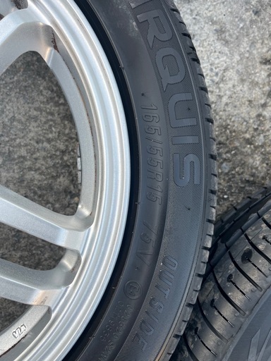 軽自動車のアルミホイル付きタイヤ