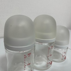 Pigeon ガラス製の哺乳瓶、容量160ml、80mlのセットの画像