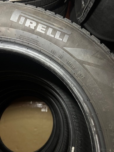 225/65r17スタッドレスタイヤ ピレリ2022年製4本(タイヤのみ)