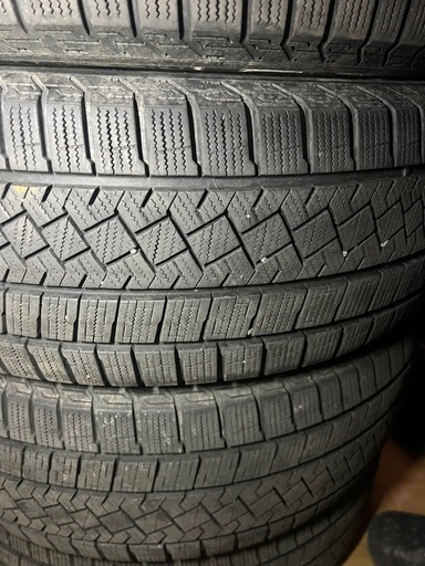 225/65r17スタッドレスタイヤ ピレリ2022年製4本(タイヤのみ)