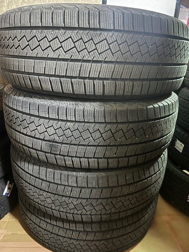 225/65r17スタッドレスタイヤ ピレリ2022年製4本(タイヤのみ)