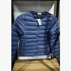 【新品未使用】レディース ジャケット 襟なし クルーネック ブルー系 防寒 薄手 軽量 の画像