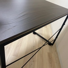 作業デスクモニターアーム付きの画像