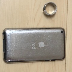 iPod、DS充電ケーブル、指輪、の画像