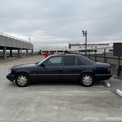 【限定車】メルセデスベンツ　E320 LTD w124 Eクラス　グレー革サンルーフ　車検有　内外装美車　サファイアブラック　1995年最終モデルの画像