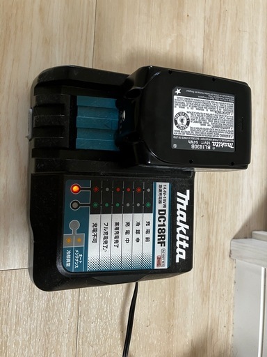 Makita 充電式クリーナー CL282FD（18V・使用1年2か月／バッテリー・充電器・説明書付）引き取り限定
