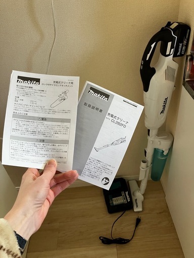 Makita 充電式クリーナー CL282FD（18V・使用1年2か月／バッテリー・充電器・説明書付）引き取り限定