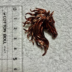 新品/馬の頭部　ブローチの画像
