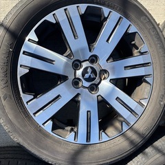 デリカD5の純正ホイール、タイヤの画像