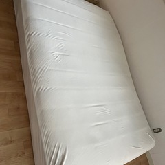 ダブルのマットレスの画像