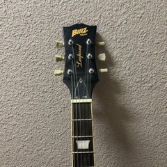 Blitzレスポールタイプエレキギターとアンプの画像