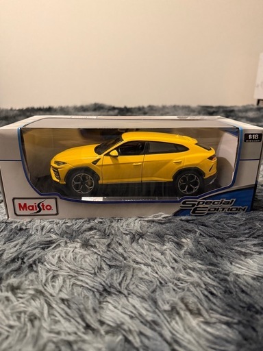 ランボルギーニ　ウルス　1/18 レア