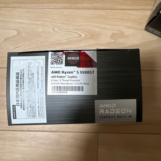 自作ゲーミングPC と 24インチ モニター  