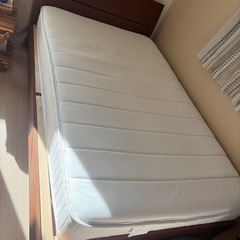 セミダブルベッドフレーム➕マットレス  車で配送可能 の画像