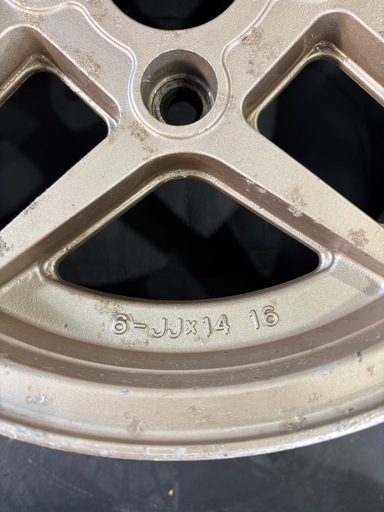 トムス　14インチ　6J ホイール