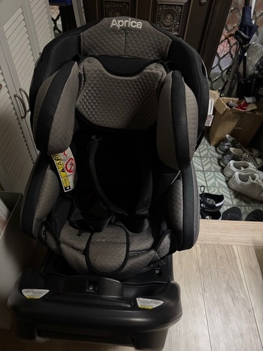 aprica チャイルドシート　フラディアグロウ　isofix 360°
