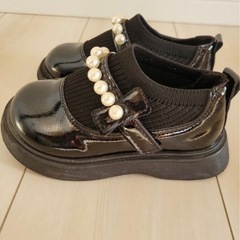 厚底ローファー パールストラップ ブラック フォーマルシューズ　の画像